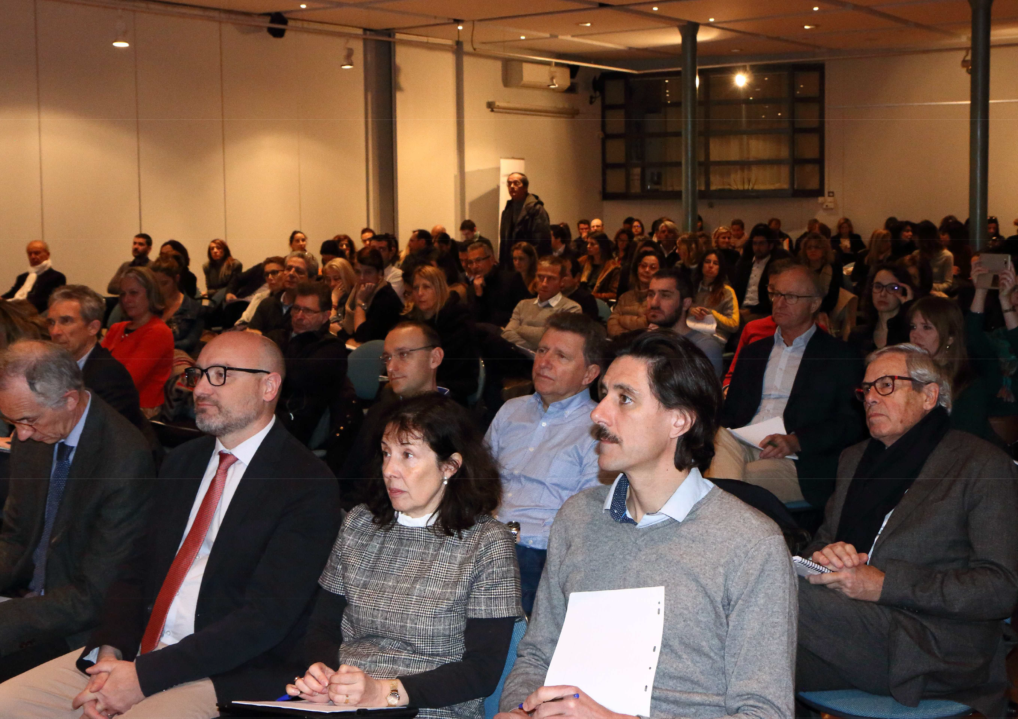 salle complète lors du colloque à Marseille sur les délais en droit de la construction